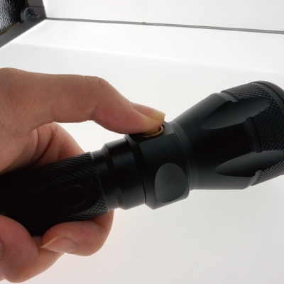 Lanterna elétrica de mergulho Handheld resistente do diodo emissor de luz 600 lúmens com interruptor de tecla