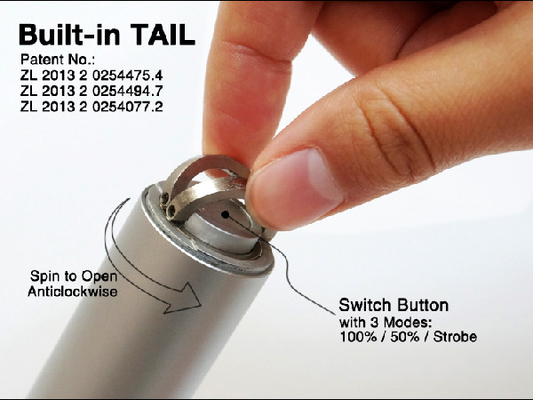 Lúmen customizável marcado da lanterna elétrica 140 do diodo emissor de luz Keychain com a bateria 3AAA