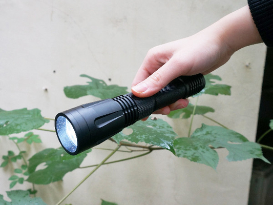 Da lanterna elétrica recarregável do diodo emissor de luz de 18650 baterias autodefesa tática 6400K