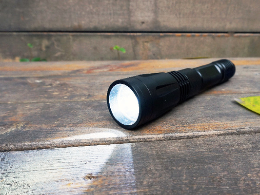 IPX7 Waterproof a lanterna elétrica conduzida com a bateria recarregável 6W potência de saída