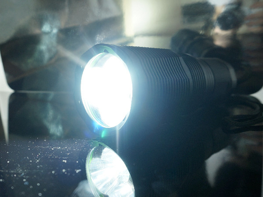 Lanterna elétrica recarregável IP67 do diodo emissor de luz do lúmen alto impermeável para a segurança