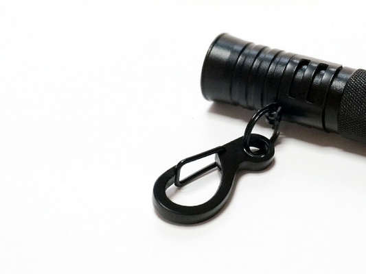 Cor preta material exterior brilhante pequena da liga de alumínio de Keychain da lanterna elétrica do diodo emissor de luz
