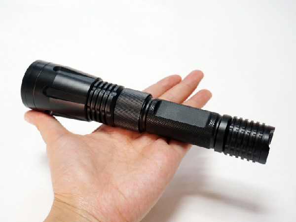 Tipo recarregável lúmens altos da lanterna elétrica exterior pessoal do diodo emissor de luz da autodefesa