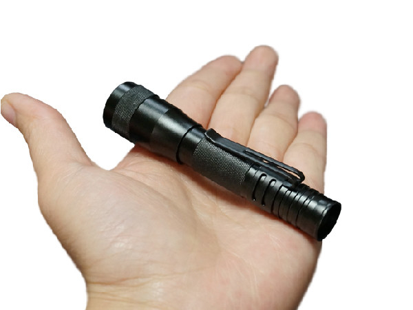 Distância impermeável do feixe do brilho alto 46m da lanterna elétrica preta do Aaa Keychain da cor